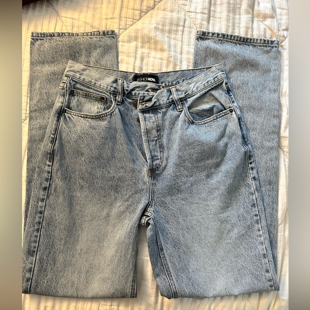 Fashion Nova Size 9 - light denim high waisted baggy leg
